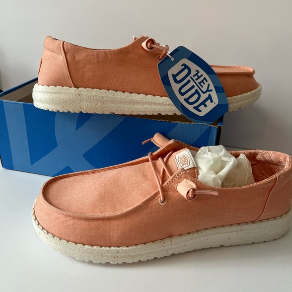 Hey Dude Peach Casual Shoes,NEW size USW 11 , wendy canvas - Picture 1 of 5